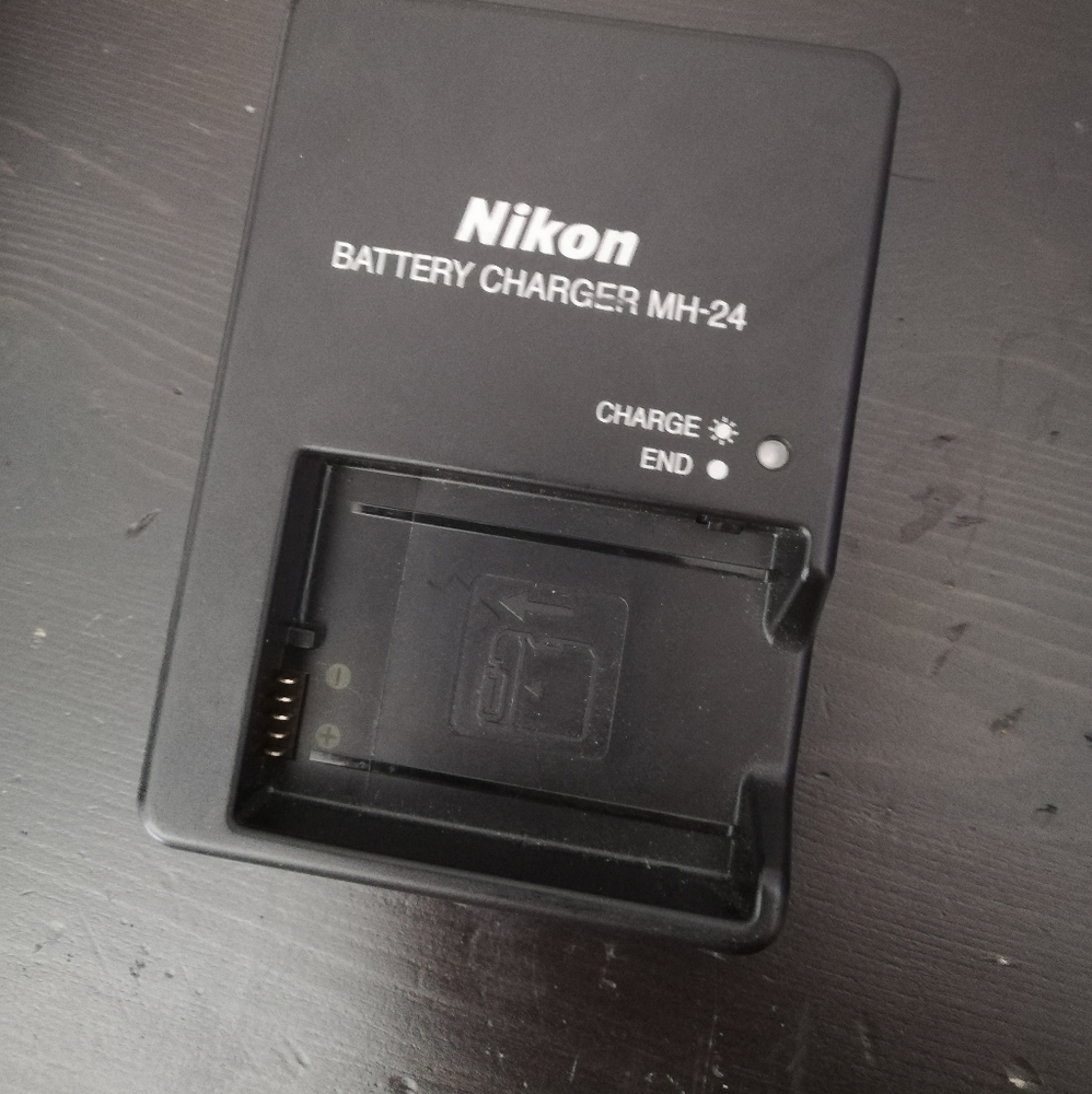 Nikon MH-24 Charger